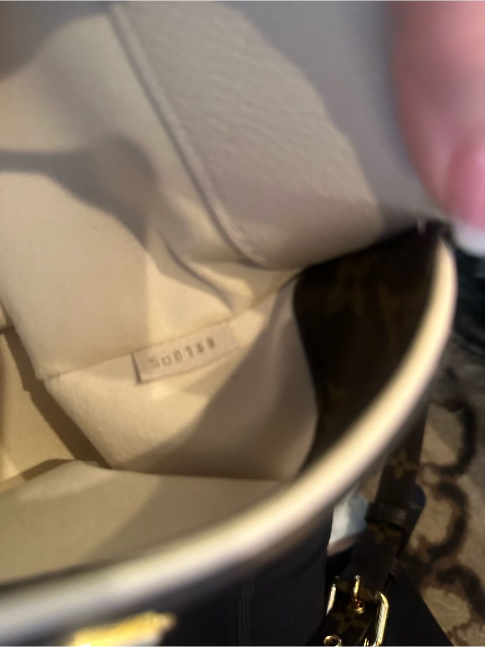 Louis Vuitton Monogram Pallas MM - Such a rare beauty in this color combo - Picture 11 of 13